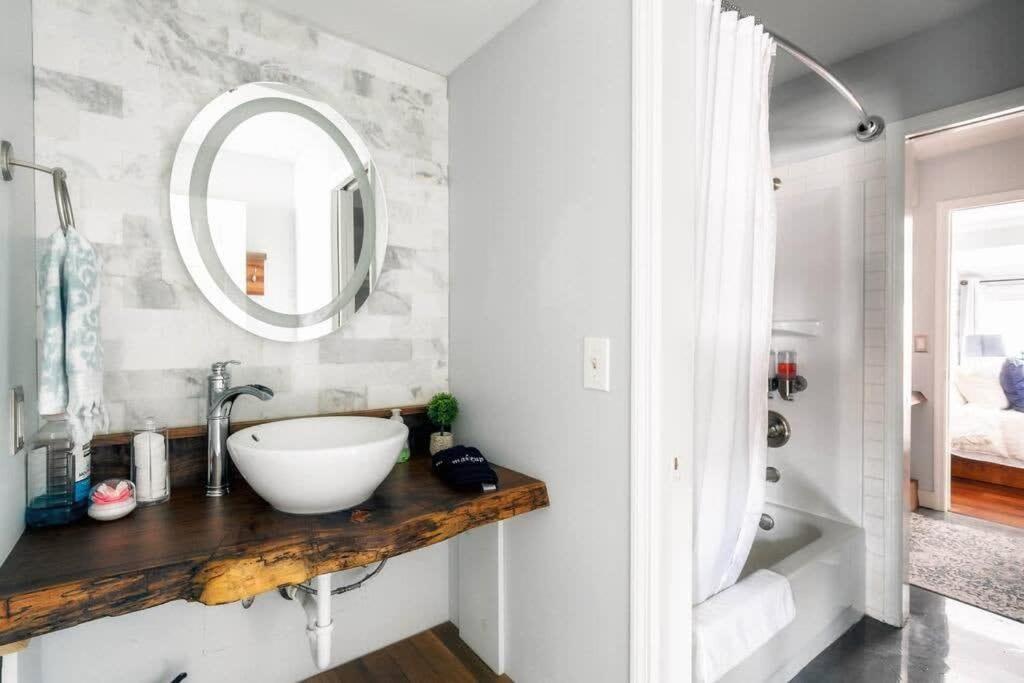Walk To Broadway Charming Modern Historic Townhome แนชวิลล์ ภายนอก รูปภาพ
