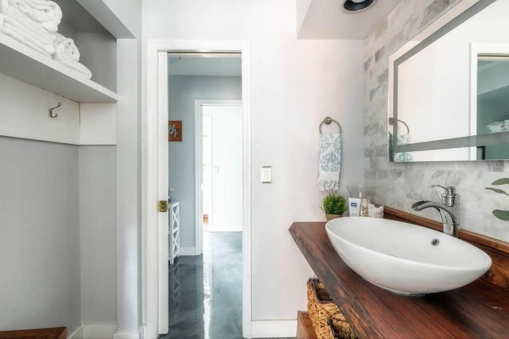Walk To Broadway Charming Modern Historic Townhome แนชวิลล์ ภายนอก รูปภาพ