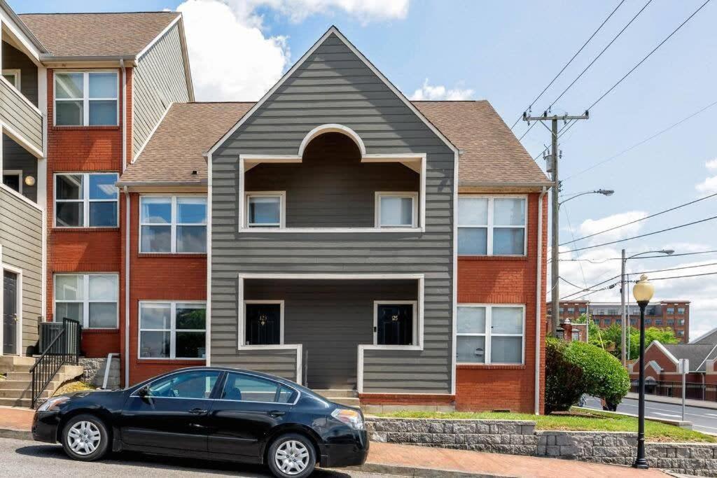 Walk To Broadway Charming Modern Historic Townhome แนชวิลล์ ภายนอก รูปภาพ