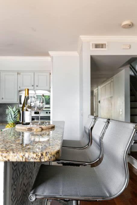 Walk To Broadway Charming Modern Historic Townhome แนชวิลล์ ภายนอก รูปภาพ