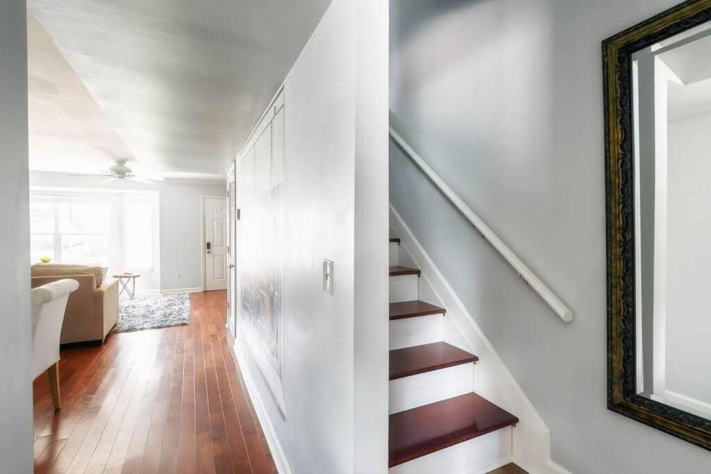 Walk To Broadway Charming Modern Historic Townhome แนชวิลล์ ภายนอก รูปภาพ