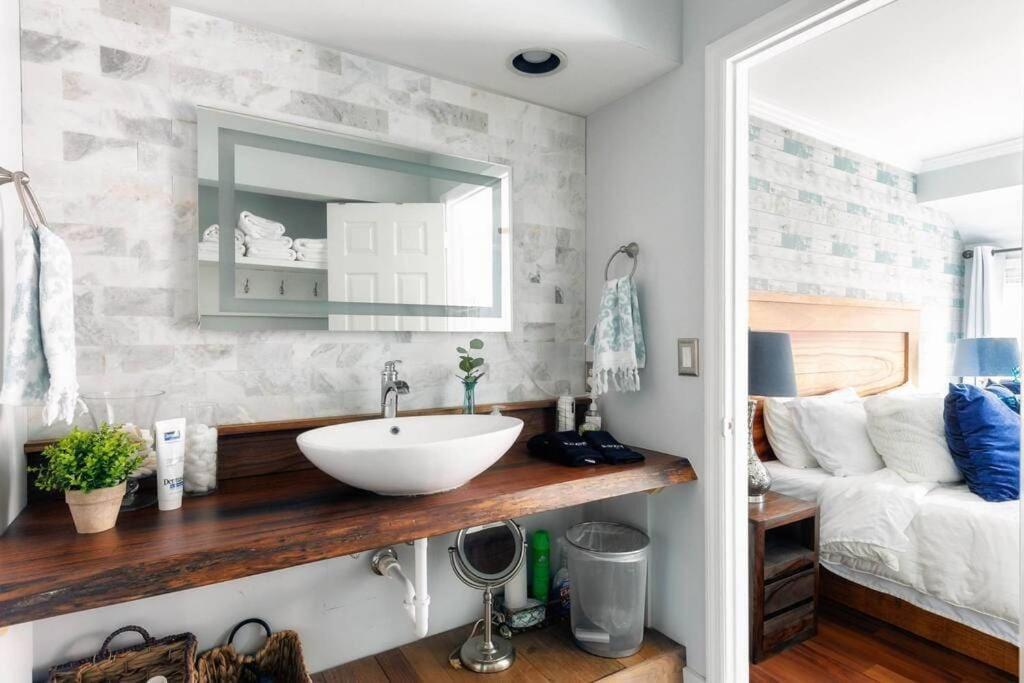 Walk To Broadway Charming Modern Historic Townhome แนชวิลล์ ภายนอก รูปภาพ