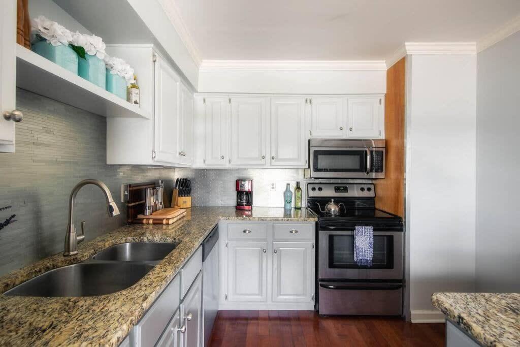 Walk To Broadway Charming Modern Historic Townhome แนชวิลล์ ภายนอก รูปภาพ