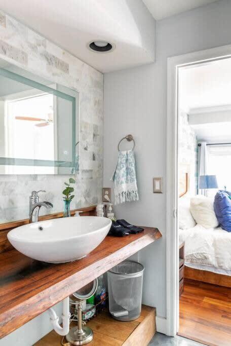 Walk To Broadway Charming Modern Historic Townhome แนชวิลล์ ภายนอก รูปภาพ