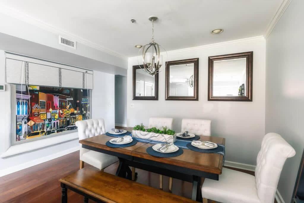 Walk To Broadway Charming Modern Historic Townhome แนชวิลล์ ภายนอก รูปภาพ