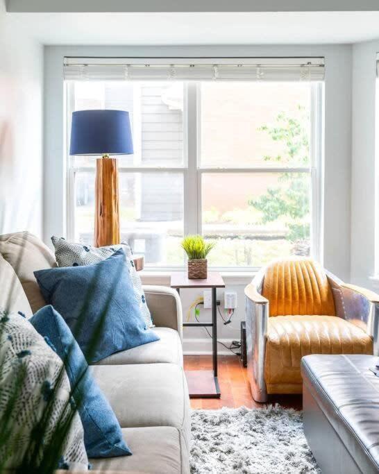 Walk To Broadway Charming Modern Historic Townhome แนชวิลล์ ภายนอก รูปภาพ