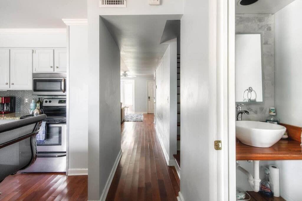 Walk To Broadway Charming Modern Historic Townhome แนชวิลล์ ภายนอก รูปภาพ