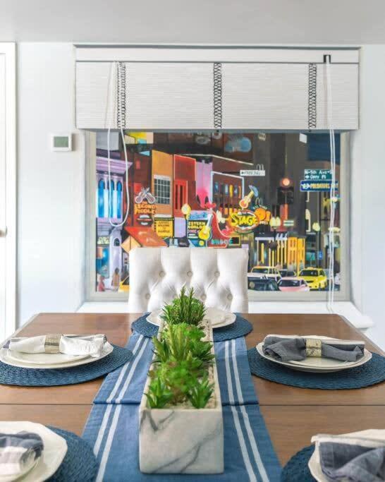 Walk To Broadway Charming Modern Historic Townhome แนชวิลล์ ภายนอก รูปภาพ