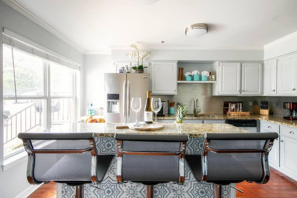 Walk To Broadway Charming Modern Historic Townhome แนชวิลล์ ภายนอก รูปภาพ