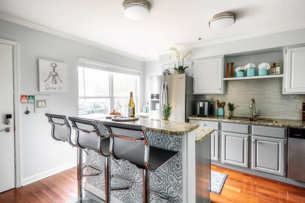 Walk To Broadway Charming Modern Historic Townhome แนชวิลล์ ภายนอก รูปภาพ