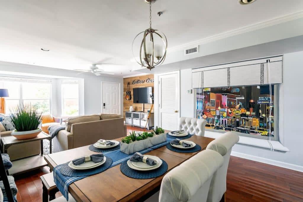Walk To Broadway Charming Modern Historic Townhome แนชวิลล์ ภายนอก รูปภาพ