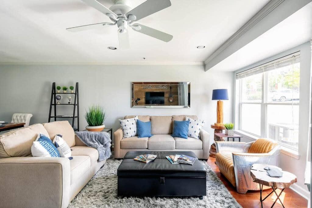 Walk To Broadway Charming Modern Historic Townhome แนชวิลล์ ภายนอก รูปภาพ