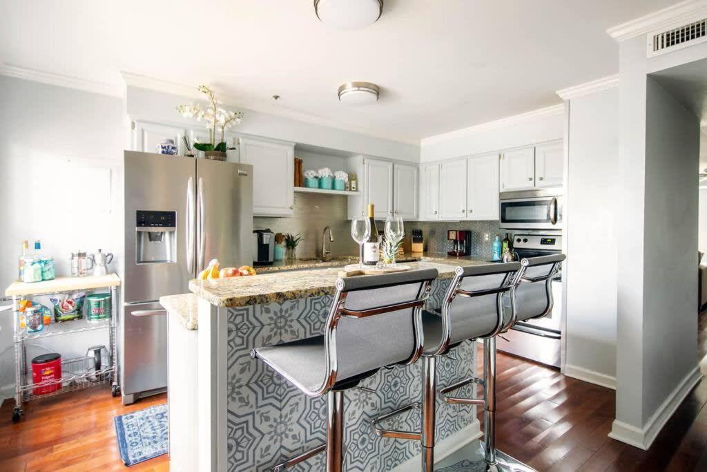 Walk To Broadway Charming Modern Historic Townhome แนชวิลล์ ภายนอก รูปภาพ